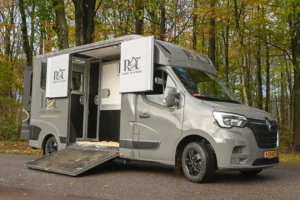 R&T Horse Transport - Onze wagen - Ruime instap voor paarden